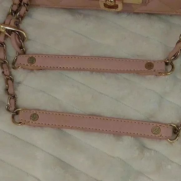 EUC DKNY PINK CROSSBODY VEGAN LEATHER HANDBAG PURSE - Picture 4 of 13